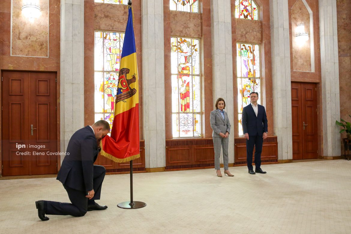 Vicepremierul României recunoaște că a dat mită, dar Guvernul îl menține în funcție