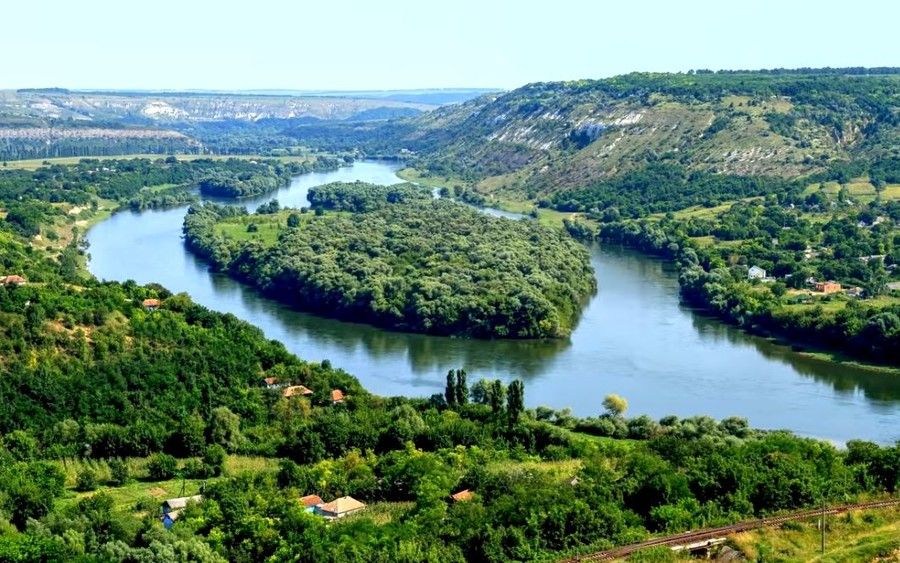 FLUVIUL NISTRU ÎN PERICOL: ECOSISTEMUL RÂULUI SE DEGRADEAZĂ RAPID