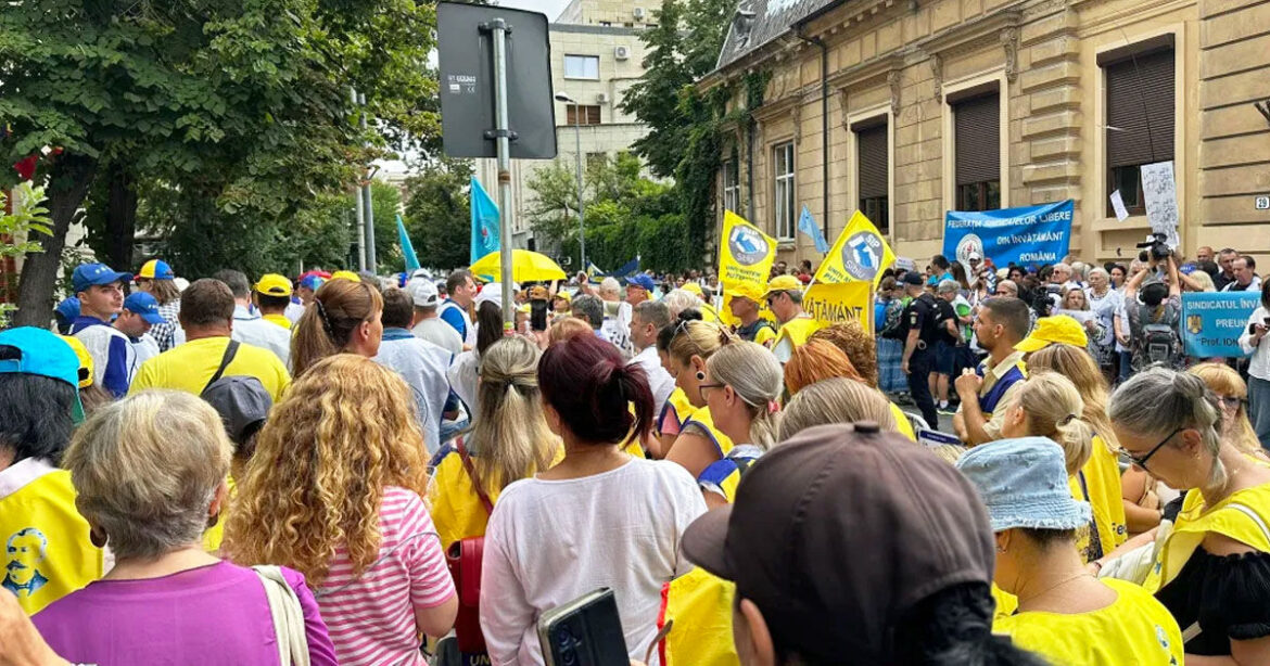 Protestul profesorilor: 20.000 de cadre didactice cer demisia ministrului David și împotriva unui guvern corupt